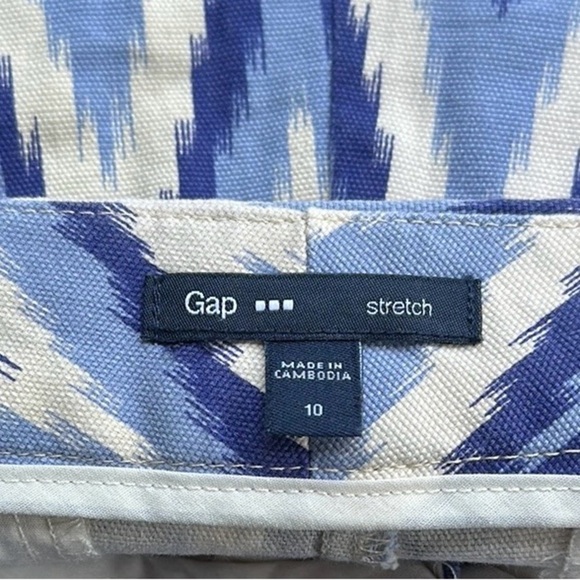 GAP High Waist Blue and White Chevron Shorts - Picture 2 of 6